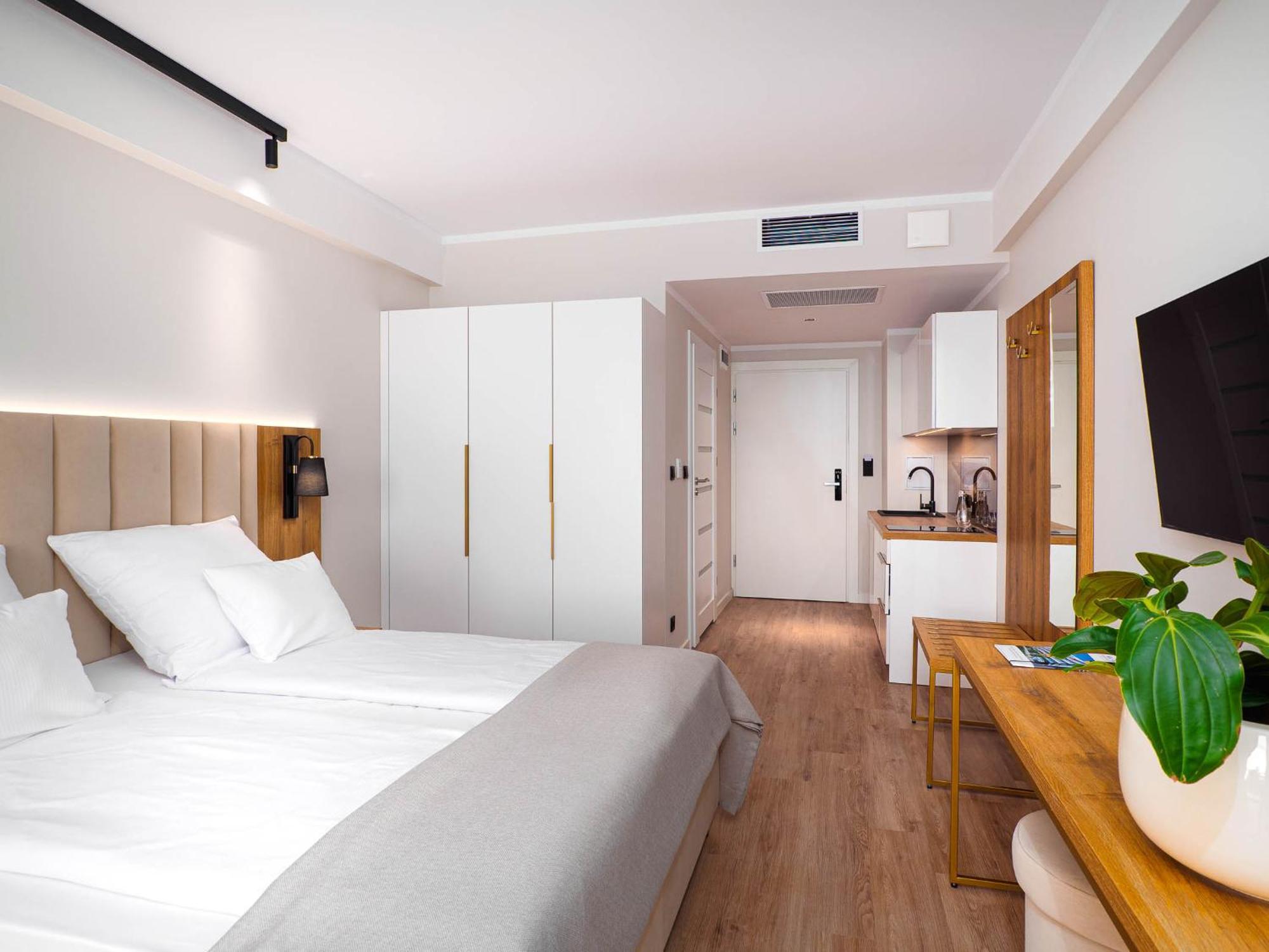 יארוסלאביש Resort Krol Plaza Spa & Wellness מראה חיצוני תמונה